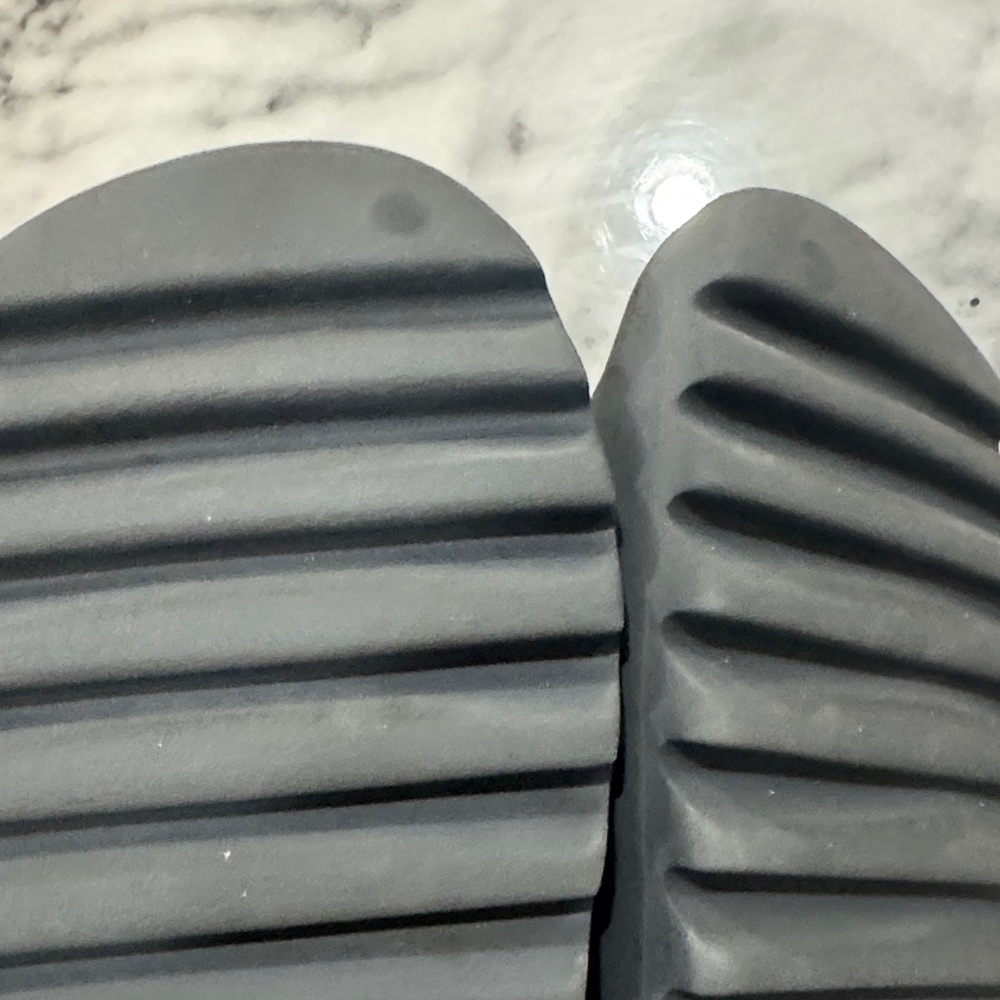 Yeezy Kids Black Slide Sandals - Picture 5 of 7